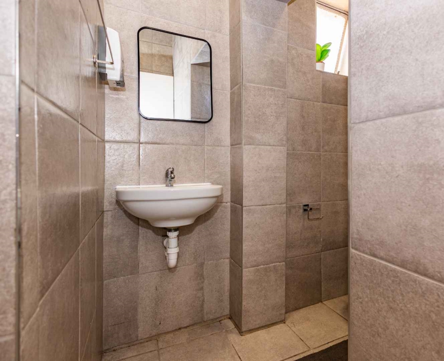 To Let 2 Bedroom Property for Rent in Oakdale Western Cape
